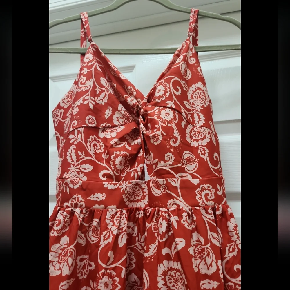 🕶Cupshe Red and White Floral Dress🕶 - Picture 3 of 9